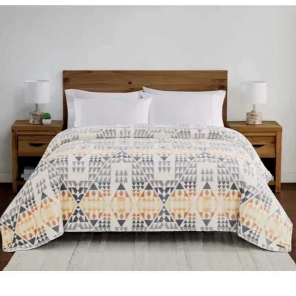 NEW! Pendleton, Arrow Point Gray, Sherpa fleece blanket Queen - Picture 1 of 8